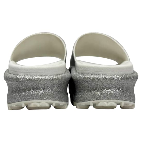 Gucci GG Logo Glanzende Slippers in Zilver Rubber - Image 3