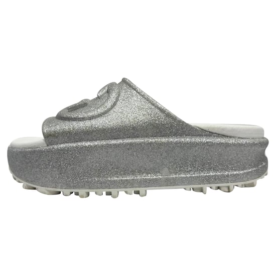 Gucci GG Logo Glanzende Slippers in Zilver Rubber - Image 4