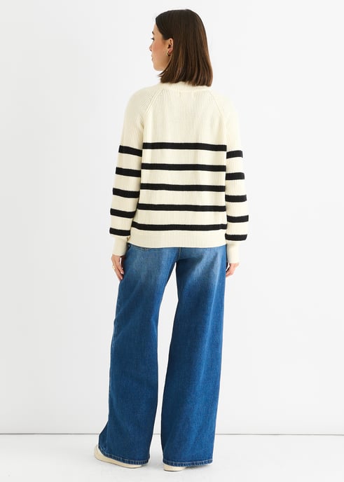 Crèmekleurige oversized trui met strepen, kabelpatroon en knopen - Image 4