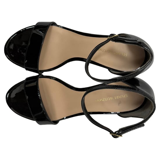 Stuart Weitzman Nudist Platform Sandalen in Zwart Glanzend Leer - Image 3