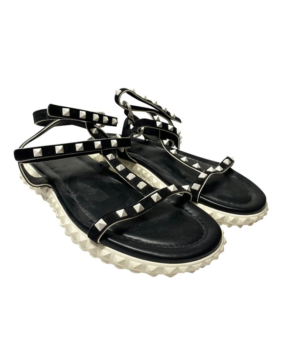 Valentino Garavani Rockstud Enkelsandalen met Platte Zool in Zwart Suède - Image 3
