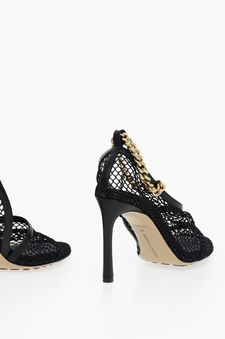 Mesh sandalen met goudkleurige kettingsluiting in Nero, Oro - Image 2