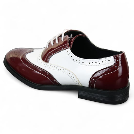 Herenschoenen met vetersluiting in rood en wit, in nette broguestijl - Image 2
