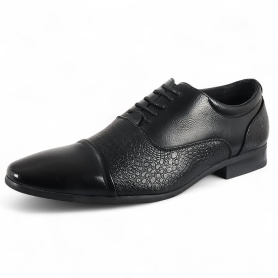Zwarte klassieke veterschoenen voor heren in broguestijl - Image 1