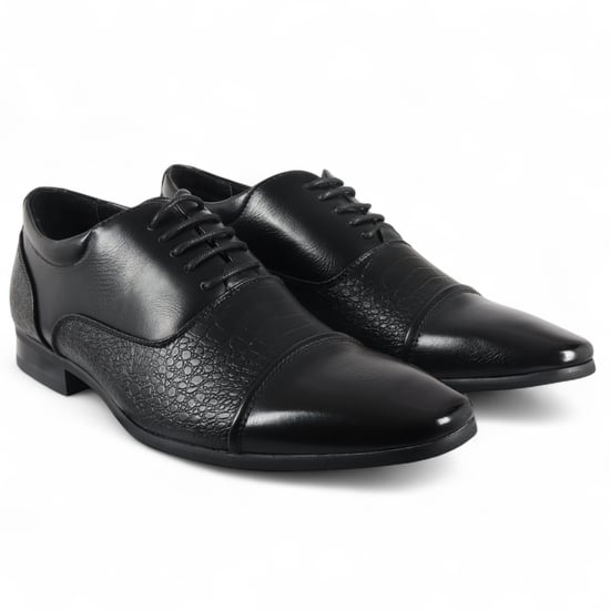 Zwarte klassieke veterschoenen voor heren in broguestijl - Image 3