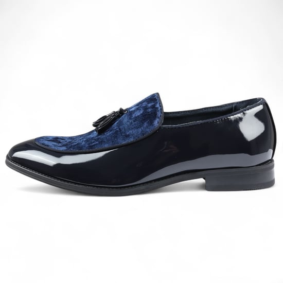 Herenschoenen in marineblauw met fluwelen kwastjes en formele lakschoenen - Image 1