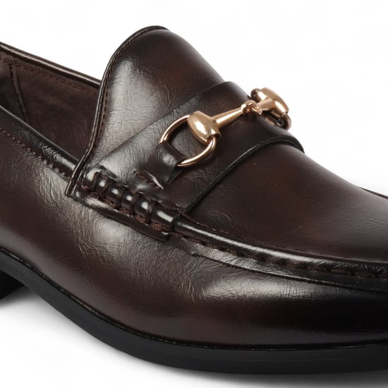 Bruine loafers voor heren met gouden gesp en handige instappers - Image 3
