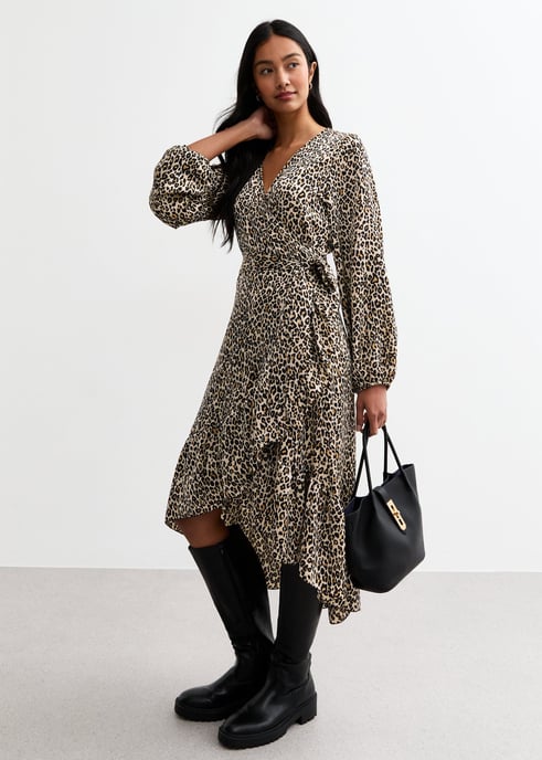 Beige mini wikkeljurk met ruches en dierenprint - Image 3
