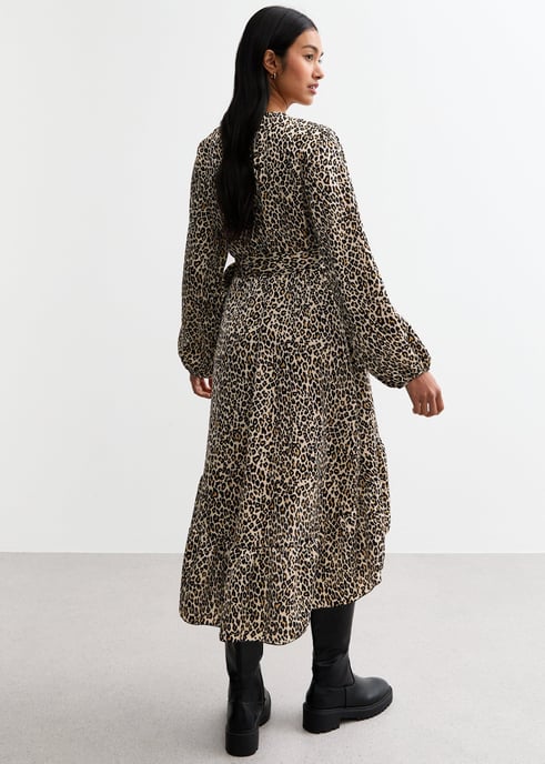 Beige mini wikkeljurk met ruches en dierenprint - Image 4