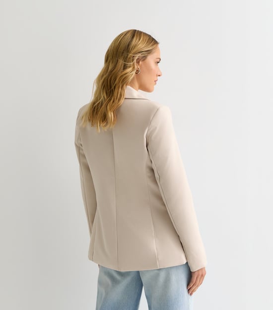 Getailleerde blazer met zakdetail beige - Image 4