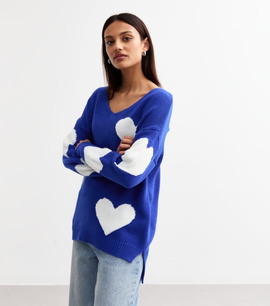 Blauwe V-hals oversized gebreide hartjestrui. - Image 3