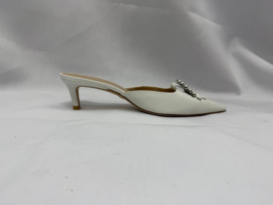 Stuart Weitzman Buckle-GVersierde Kitten-Hak Muilen in Witte Leer - Image 2