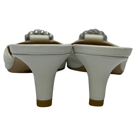 Stuart Weitzman Buckle-GVersierde Kitten-Hak Muilen in Witte Leer - Image 4