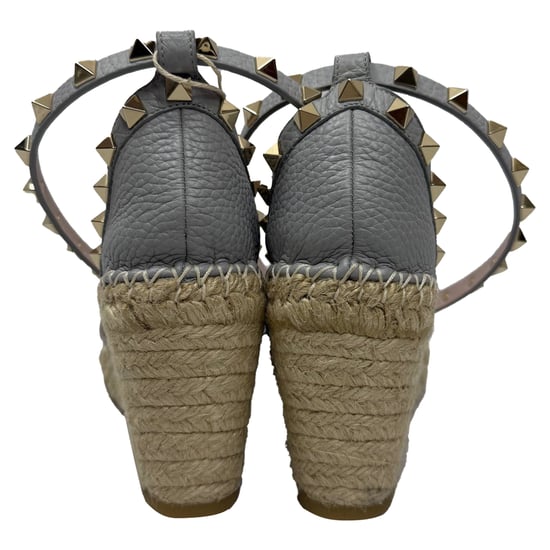Valentino Rockstud Enkelsluiting Espadrille Wedge Pumps in Grijs Leer - Image 3