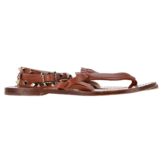 Valentino Garavani Rockstud T-Strap Platte Sandalen in Bruin Leer - Image 1