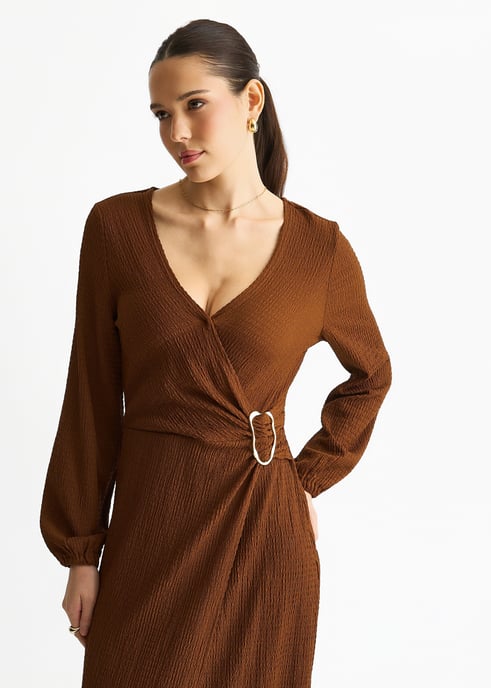 Bruine jersey midi-jurk met textuur en metalen rand - Image 2