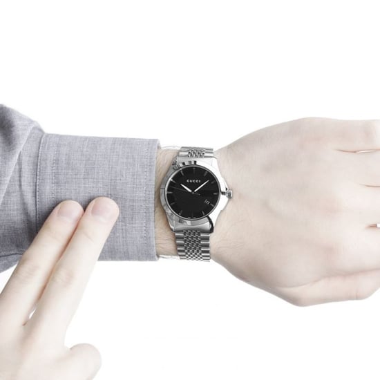 Gucci G-Timeless YA126402 Herenhorloge met zwarte wijzerplaat en zilveren armband - Image 4