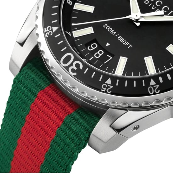 Gucci Dive herenhorloge YA136206 met zwarte wijzerplaat en veelkleurige armband - Image 3