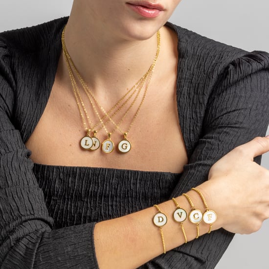 Luxenter armband in wit parelmoer afgewerkt in 18K geel goud - Alfabet - Image 2