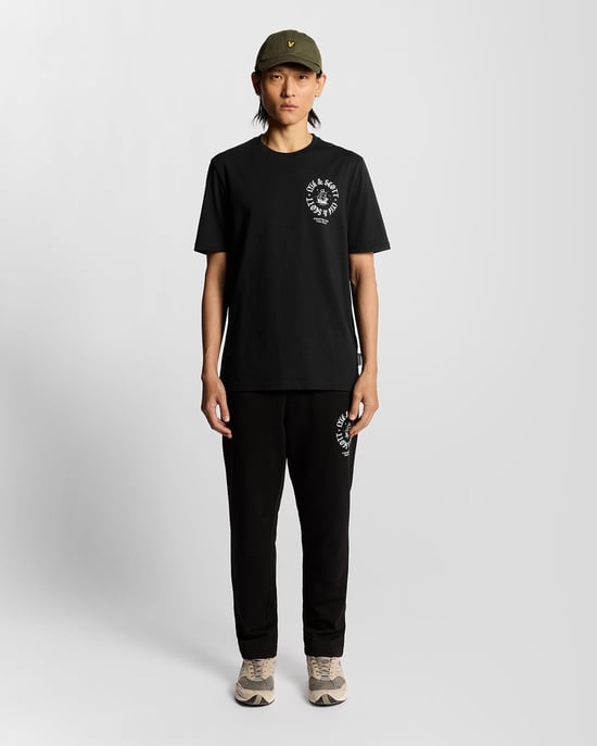 Lyle & Scott Ship Insignia Grafisch T-shirt - Zwart - Image 2