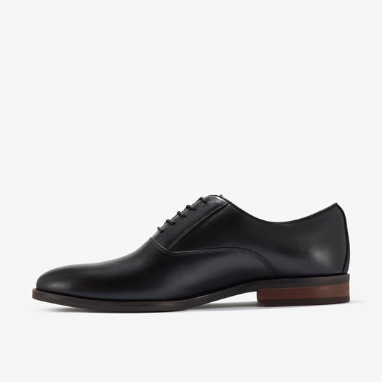 Banstead Kant Zwarte Leren Schoenen - Image 2