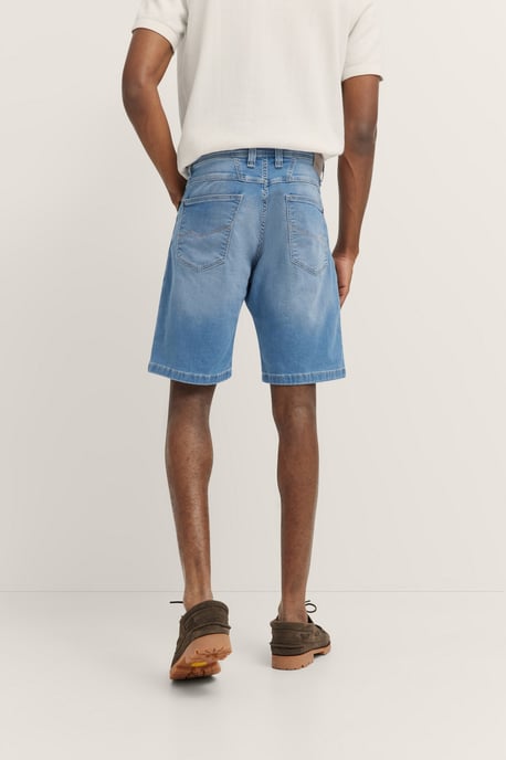 Bugatti Herren Jeans Bermuda in used-wash dessin - Image 2