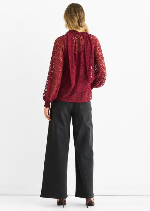 Bordeauxrode blouse met dierenprint en kanten kraag - Image 4