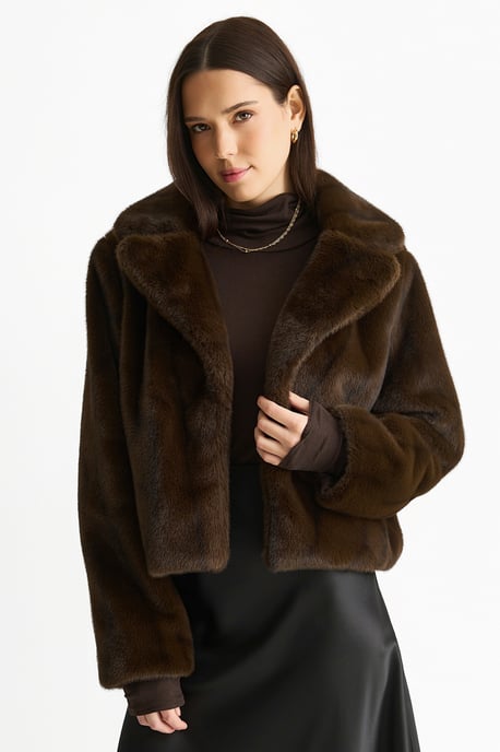 Koffie Crushed Look Faux Fur Cropped Jacket - Image 2