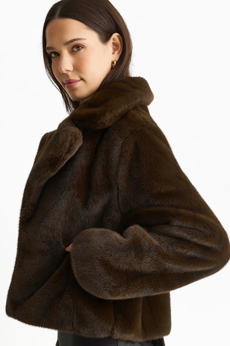 Koffie Crushed Look Faux Fur Cropped Jacket - Image 3