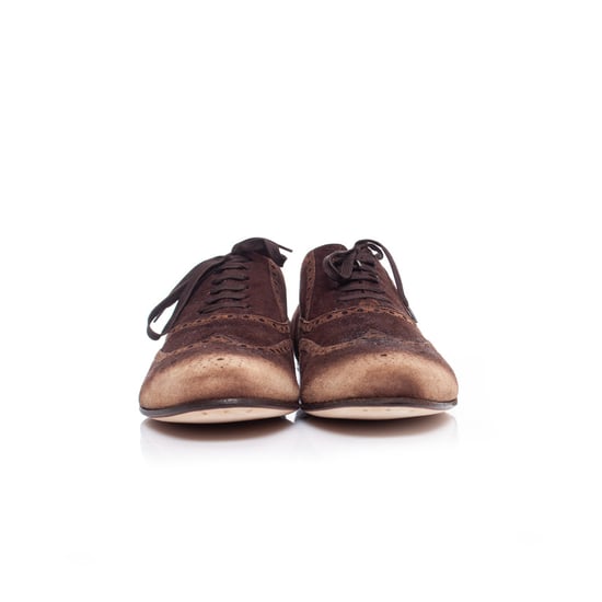 Gucci Suede wingtip derby met lichte neuzen. - Image 5