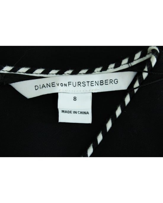 Zwarte Jurk met V-hals Detail - Image 4
