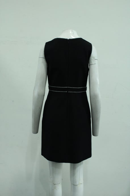 Zwarte Jurk met V-hals Detail - Image 6