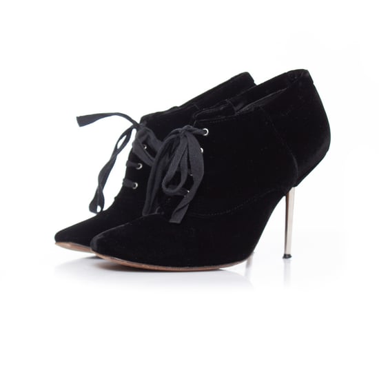 Lanvin fluwelen enkellaarsjes met metalen hak. - Image 1