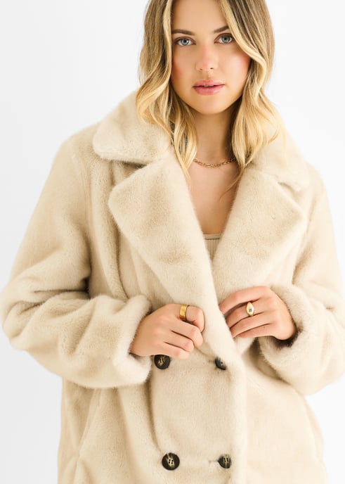 Beige jas van imitatiebont met dubbele knoopsluiting en lang model - Image 2