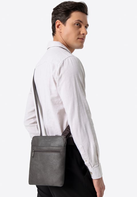 Wittchen Heren Kleine Messenger Bag in Grijs Kunstleer - Image 2
