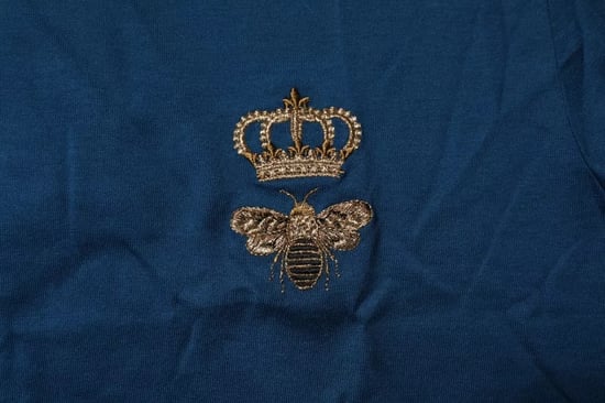 Bijen Kroon T-shirt Geborduurd - Image 4