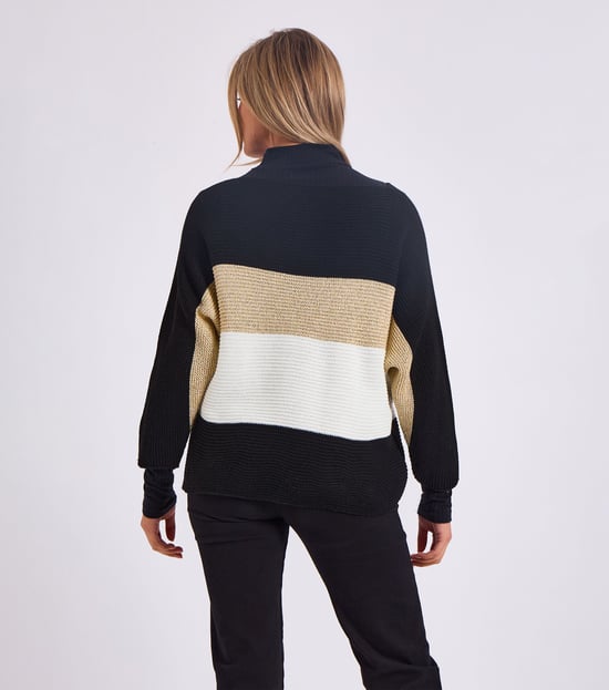 Gestreepte gebreide oversized trui met V-hals - Image 4