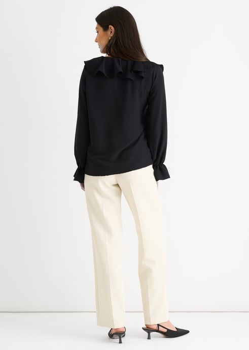Zwarte wijde blouse met ruches en losse pasvorm - Image 4