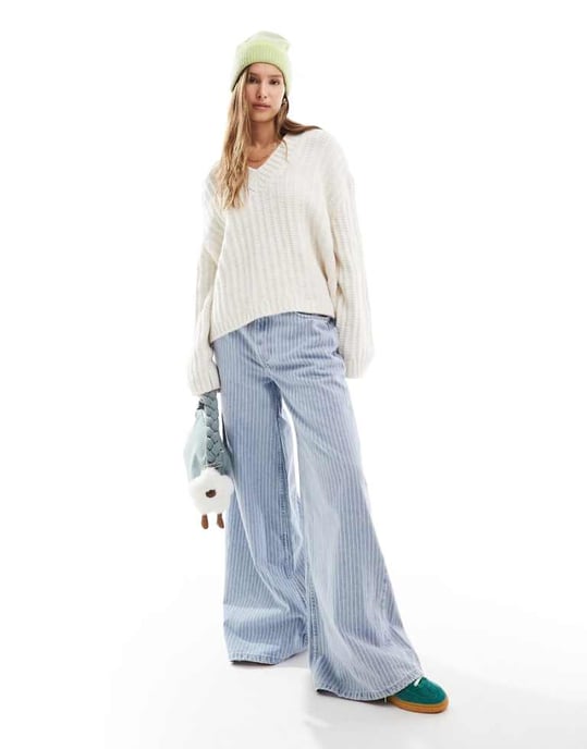 ASOS DESIGN v-ringad tröja i krämfärg - Image 1