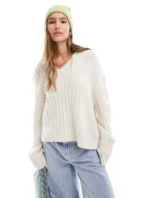 ASOS DESIGN v-ringad tröja i krämfärg - Image 4