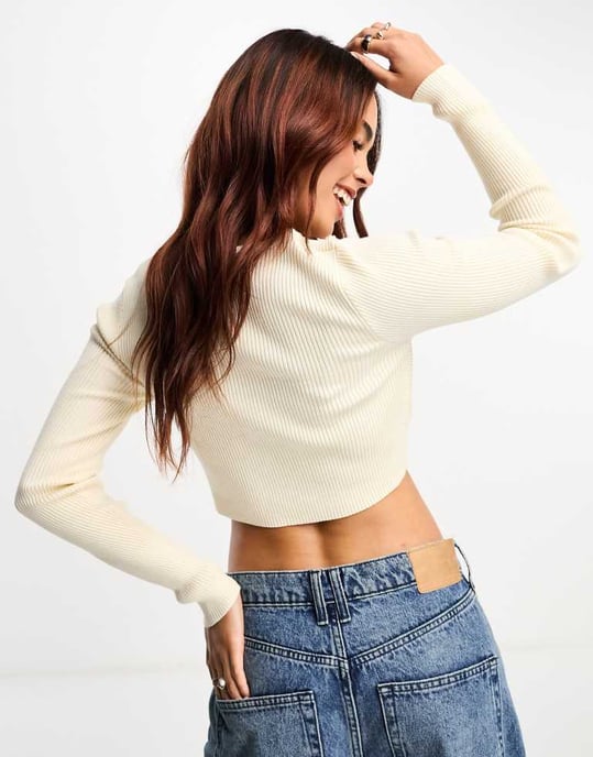 Miss Selfridge vriden framsida ribbstickad långärmad topp i krämfärg - Image 2