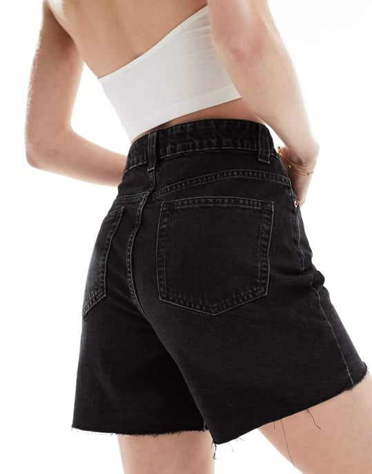 ASOS DESIGN Lång denim pappashorts i tvättad svart - Image 3