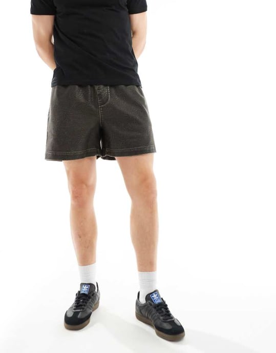 ASOS DESIGN shorts i kraftigt tvättad läderlook - Image 4
