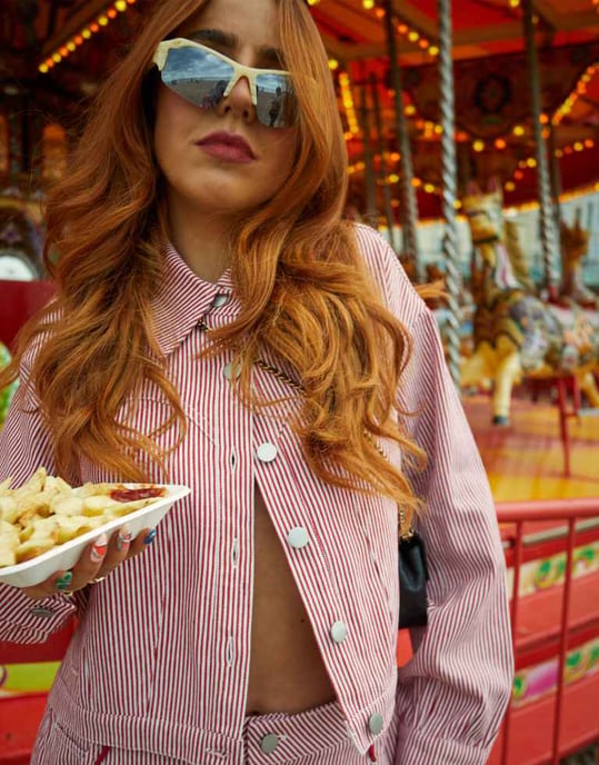 Labelrail x Laura Elizabeth Klein randig denimkort jacka koord i röd - Image 2