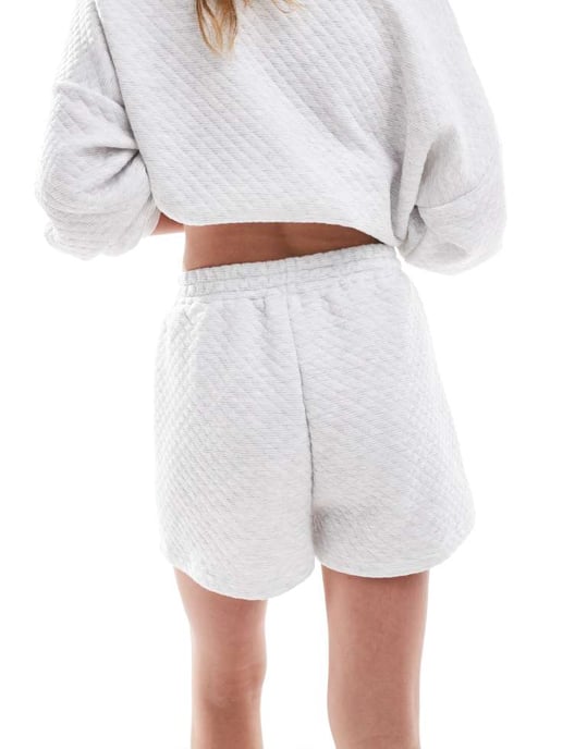 ASOS DESIGN vadderade sweatshorts set i gråmelerad - Image 2