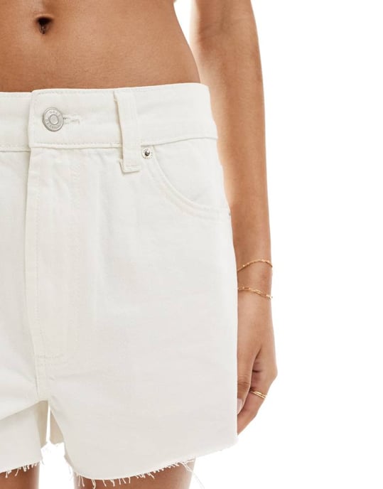 ASOS DESIGN denim avslappnad shorts i ecru - Image 4