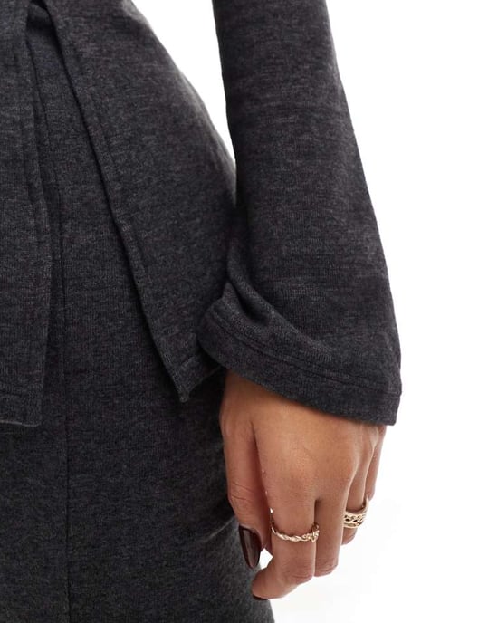 Vero Moda mixa och matcha supersoft topp med sidodelning i svart melange - Image 4