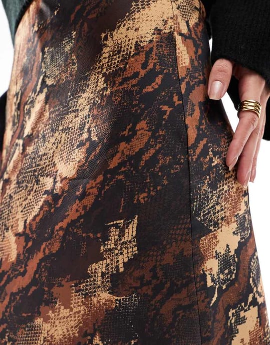 ASOS DESIGN satängsneglad maxikjol i djurmönster - Image 4