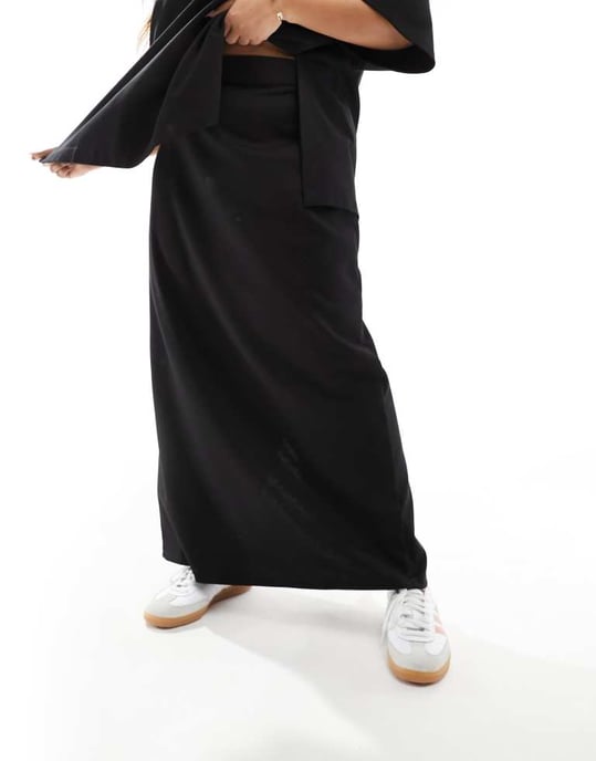 ASOS EDITION Curve premium tungvikts texturerad jersey kolonn maxikjol i svart - Image 2