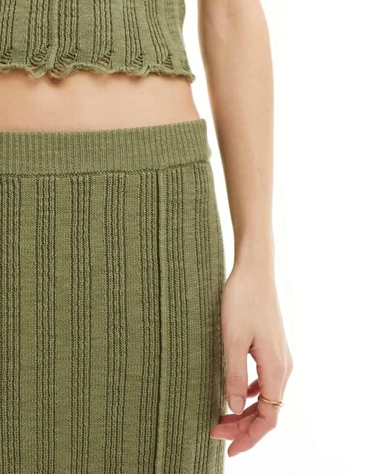 ASOS DESIGN ribbad maxikjol i khaki - Image 4
